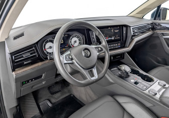 Подержанный автомобиль Volkswagen Touareg 2018 года (16 фото)