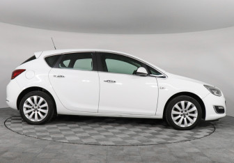 Подержанный автомобиль Opel Astra Hatchback 2012 года (4 фото)