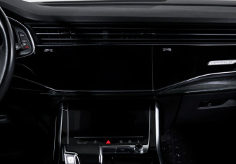 Подержанный автомобиль Audi Q8 2019 года (13 фото)