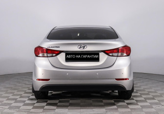 Подержанный автомобиль Hyundai Elantra Sedan 2014 года (4 фото)