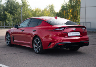 Подержанный автомобиль Kia Stinger 2019 года (7 фото)