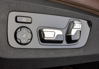 Подержанный автомобиль BMW X7 2020 года (26 фото)