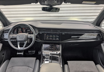 Подержанный автомобиль Audi Q7 2022 года (14 фото)