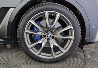 Подержанный автомобиль BMW X7 2021 года (12 фото)