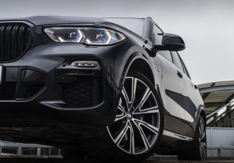 Подержанный автомобиль BMW X5 2021 года (3 фото)