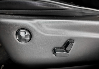 Подержанный автомобиль Jeep Grand Cherokee 2012 года (21 фото)