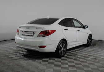 Подержанный автомобиль Hyundai Solaris Sedan 2011 года (5 фото)