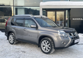 Подержанный автомобиль Nissan X-Trail 2013 года (3 фото)