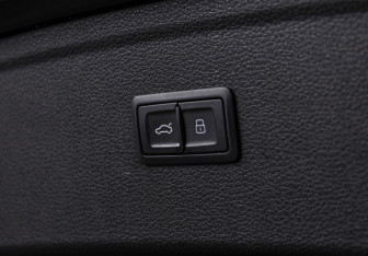 Подержанный автомобиль Audi Q5 2017 года (22 фото)