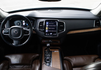 Подержанный автомобиль Volvo XC90 2017 года (14 фото)