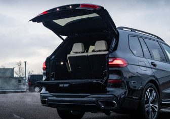 Подержанный автомобиль BMW X7 2021 года (26 фото)