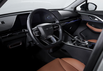 Подержанный автомобиль Omoda C5 2023 года (14 фото)