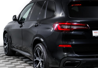 Подержанный автомобиль BMW X5 2021 года (20 фото)
