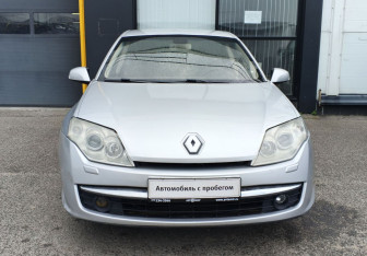 Подержанный автомобиль Renault Laguna Liftback 2008 года (2 фото)