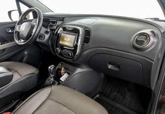 Подержанный автомобиль Renault Kaptur 2019 года (11 фото)