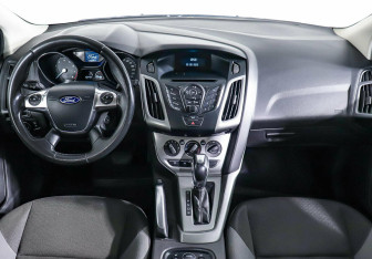 Подержанный автомобиль Ford Focus Hatchback 2013 года (10 фото)