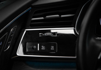 Подержанный автомобиль Audi Q7 2021 года (15 фото)