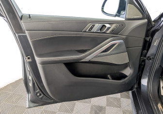Подержанный автомобиль BMW X6 2021 года (19 фото)