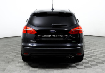 Подержанный автомобиль Ford Focus Wagon 2017 года (6 фото)