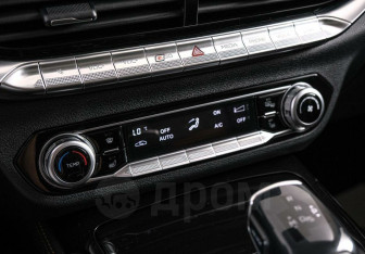 Подержанный автомобиль FAW Bestune T77 2020 года (14 фото)