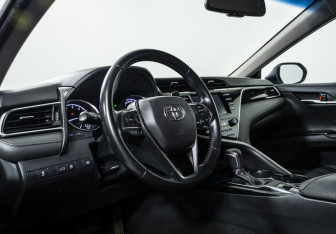 Подержанный автомобиль Toyota Camry Sedan 2018 года (9 фото)