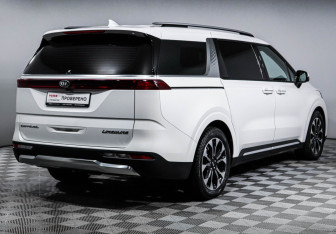 Подержанный автомобиль Kia Carnival 2021 года (5 фото)