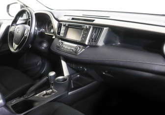 Подержанный автомобиль Toyota RAV4 2013 года (6 фото)