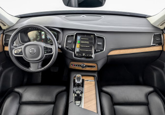 Подержанный автомобиль Volvo XC90 2021 года (16 фото)