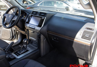 Подержанный автомобиль Toyota Land Cruiser Prado 2019 года (7 фото)