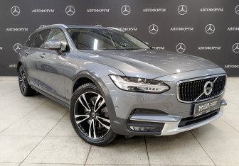 Подержанный автомобиль Volvo V90 Cross Country 2019 года (3 фото)
