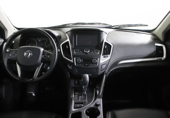 Подержанный автомобиль DongFeng AX7 2018 года (6 фото)