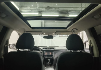 Подержанный автомобиль Nissan X-Trail 2017 года (10 фото)