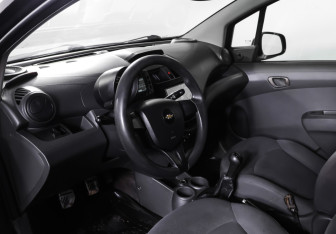 Подержанный автомобиль Chevrolet Spark 2011 года (15 фото)