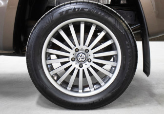 Подержанный автомобиль Volkswagen Amarok 2015 года (25 фото)