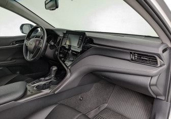 Подержанный автомобиль Toyota Camry Sedan 2022 года (11 фото)