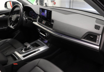 Подержанный автомобиль Audi Q5 2022 года (29 фото)