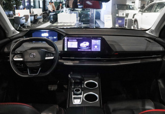 Подержанный автомобиль Changan UNI-S 2024 года (11 фото)