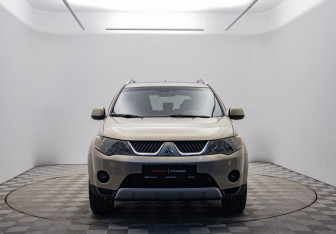 Подержанный автомобиль Mitsubishi Outlander 2008 года (2 фото)