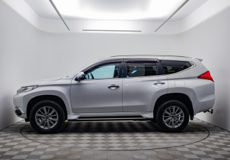 Подержанный автомобиль Mitsubishi Pajero Sport 2018 года (8 фото)