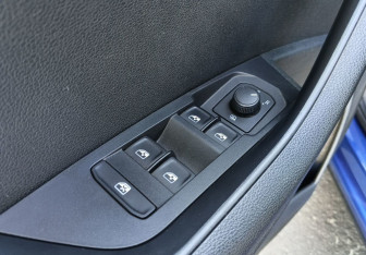 Подержанный автомобиль Skoda Karoq 2020 года (17 фото)
