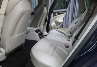 Подержанный автомобиль Porsche Panamera Wagon 2019 года (13 фото)