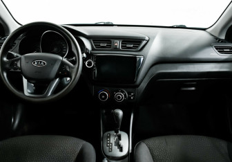 Подержанный автомобиль Kia Rio Sedan 2012 года (10 фото)