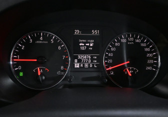 Подержанный автомобиль Nissan X-Trail 2011 года (11 фото)
