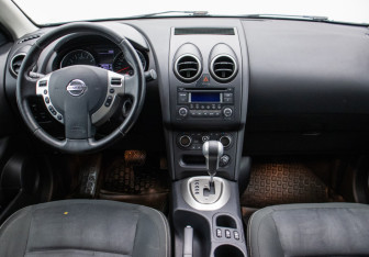 Подержанный автомобиль Nissan Qashqai 2011 года (13 фото)
