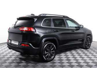 Подержанный автомобиль Jeep Cherokee 2014 года (5 фото)