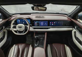 Подержанный автомобиль Geely Monjaro 2023 года (11 фото)