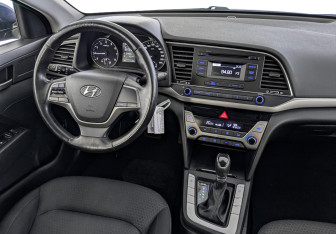 Подержанный автомобиль Hyundai Elantra Sedan 2017 года (28 фото)