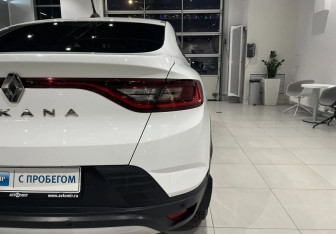 Подержанный автомобиль Renault Arkana 2019 года (8 фото)