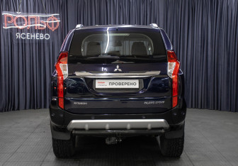Подержанный автомобиль Mitsubishi Pajero Sport 2020 года (6 фото)