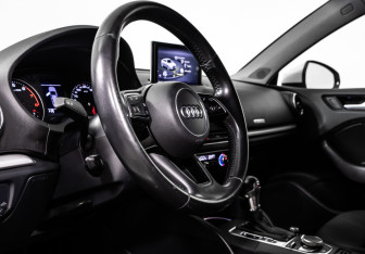 Подержанный автомобиль Audi A3 Sedan 2018 года (16 фото)